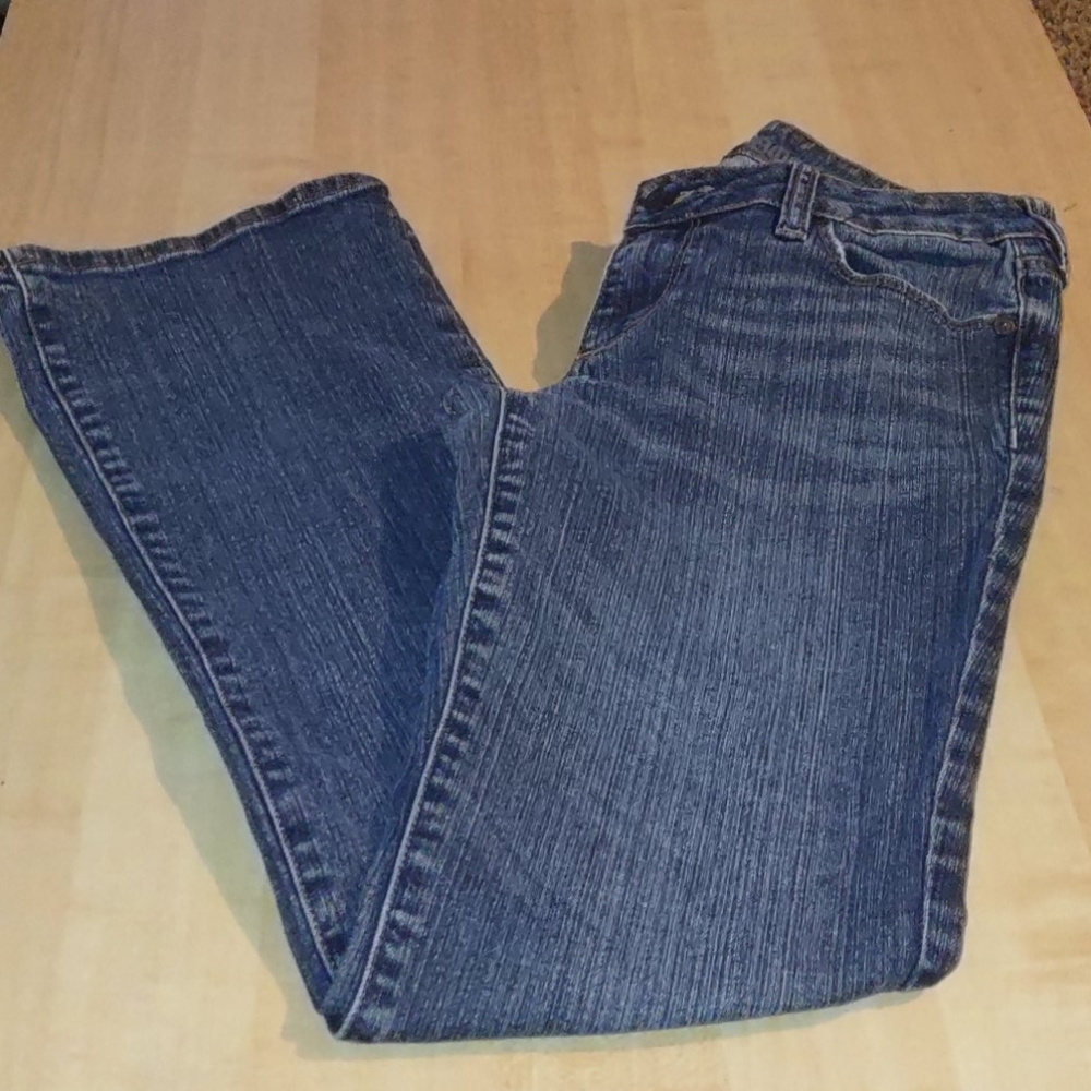 Juniors Bullhead 7S bootcut jeans. A17